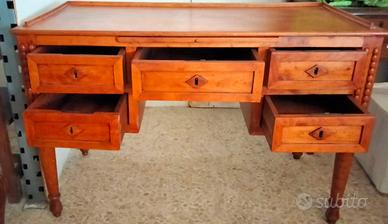 Scrittoio antico con sedia in pelle metà ‘800