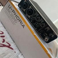 Behringer U-Phoria UMC202HD

