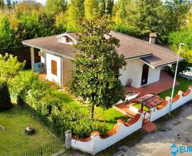 ROLO ESCLUSIVA, CASA SINGOLA CON GIARDINO PRIVATO!