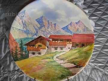 Coppia di piatti dipinti a mano