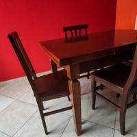 Tavolo in legno massiccio allungabile
