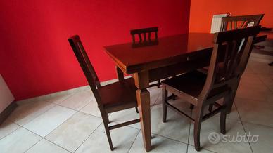 Tavolo in legno massiccio allungabile