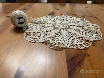 Centrino ecrù uncinetto