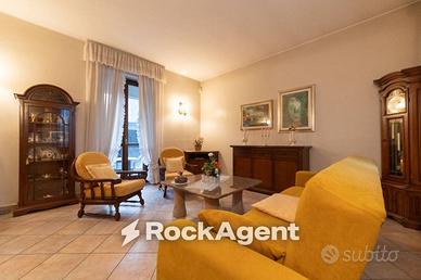 Villa di 300 m² con 5 locali e box auto a Cerro Ma