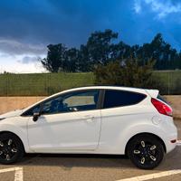 Ford Fiesta 1.5 TDCi 95 CV Black & White Edition