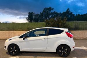 Ford Fiesta 1.5 TDCi 95 CV Black & White Edition