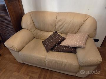 divano in pelle beige