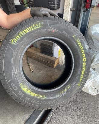 Pneumatici nuovi per camper/furgone