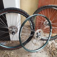 3 cerchioni MTB DOWNHILL e due ruote