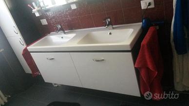 mobile da bagno con doppio lavabo