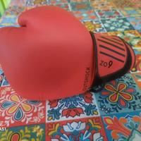 guanti e casco boxe