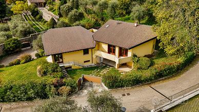 VILLA SINGOLA A TOSCOLANO-MADERNO