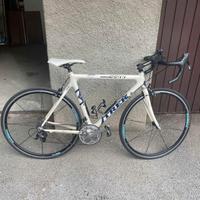 Trek 5500 oclv carbon road bike