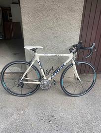 Trek 5500 oclv carbon road bike