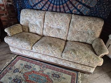 Divano e due paltrone