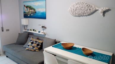 Bilocale a 5 minuti dal mare, terrazzo e posto aut