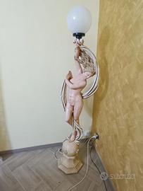 tavolino con piano in vetro e portalampada