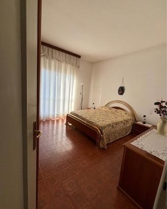 Set camera da letto in legno massiccio