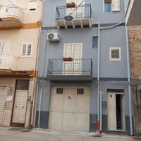 Casa con giardino in centro di Favara euro 410000