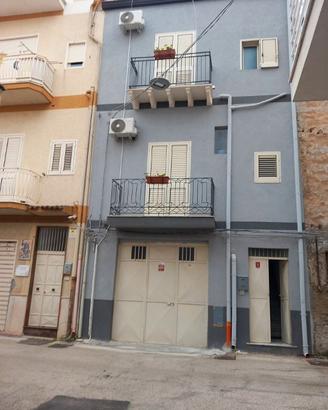 Casa con giardino in centro di Favara euro 410000