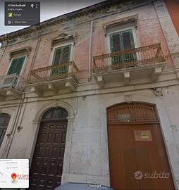 Via Garibaldi intera palazzina d'epoca