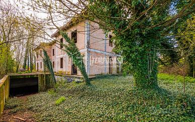 Palazzina al grezzo completo di tetto, libera su 4