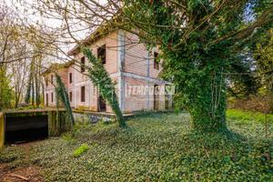 Palazzina al grezzo completo di tetto, libera su 4