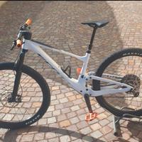 MTB muscolareSCOTT Bianca, ruote da 29,