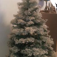 albero innevato più luci led