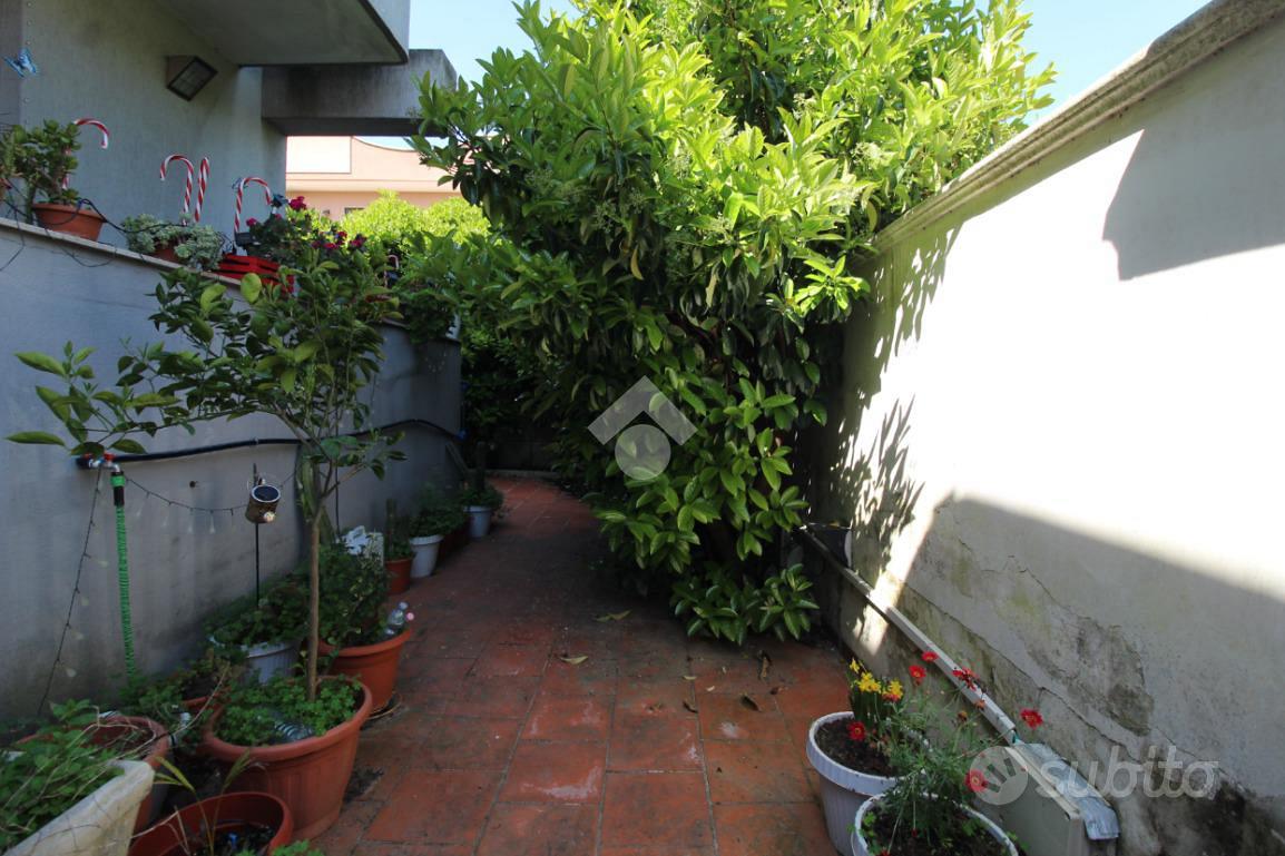 VILLA A SCHIERA A BRINDISI - Vista 2