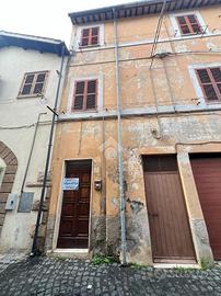 2 LOCALI A CIVITA CASTELLANA