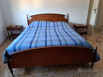 CAMERA DA LETTO CON ARMADIO LETTO E COMODINI