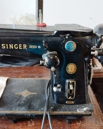 Macchina da cucire modello SINGER modificata