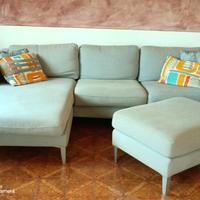 divano con penisola e pouf