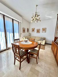 Tavolo in legno tondo tornito allungabile