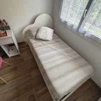 Letto singolo ragazza