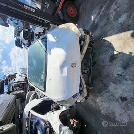 Ricambi usati sul piazzale Peugeot 208