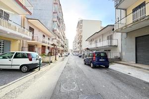 4 LOCALI A NAPOLI