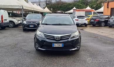 TOYOTA Avensis 2.0 D-4D Wagon Lounge