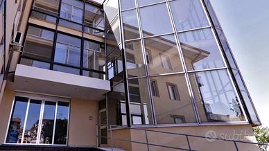 Attività / Licenza di 5900 m² con più di 5 locali 