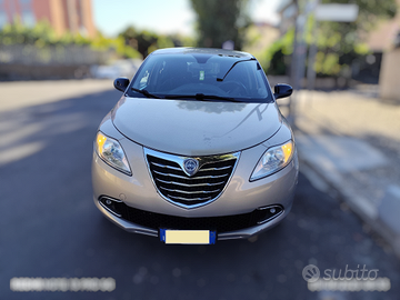Autovettura LANCIA YPSILON
