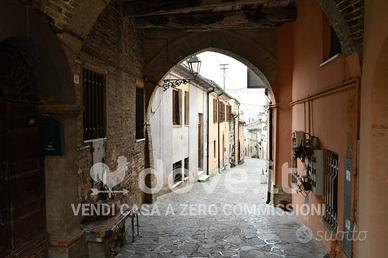 Casa indipendente di 210 m² con 4 locali e box aut