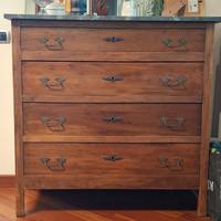 Cassettiera antica restaurata con marmo