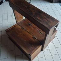 Mobiletto lustrascarpe antico