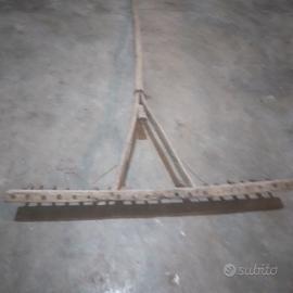 Rastrello in legno fatto a mano
