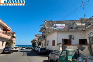 T. Archirafi, indipendente con cortile e box (CT)