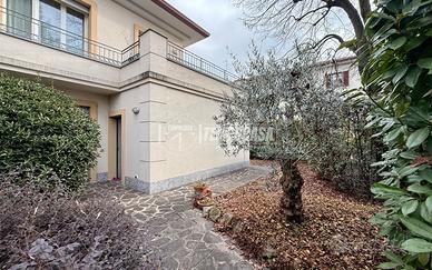 QUADRILOCALE CON GIARDINO E BOX DOPPIO