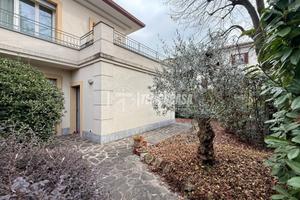 QUADRILOCALE CON GIARDINO E BOX DOPPIO