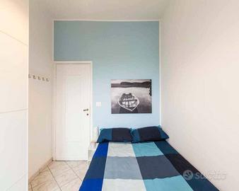 Stanza in appartamento di 64 m² a Milano