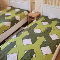 Letto singolo in legno massiccio bianco